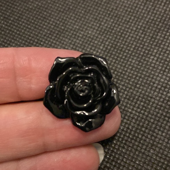 Handmade adjustable flower ring - so cool! - Picture 3 of 4